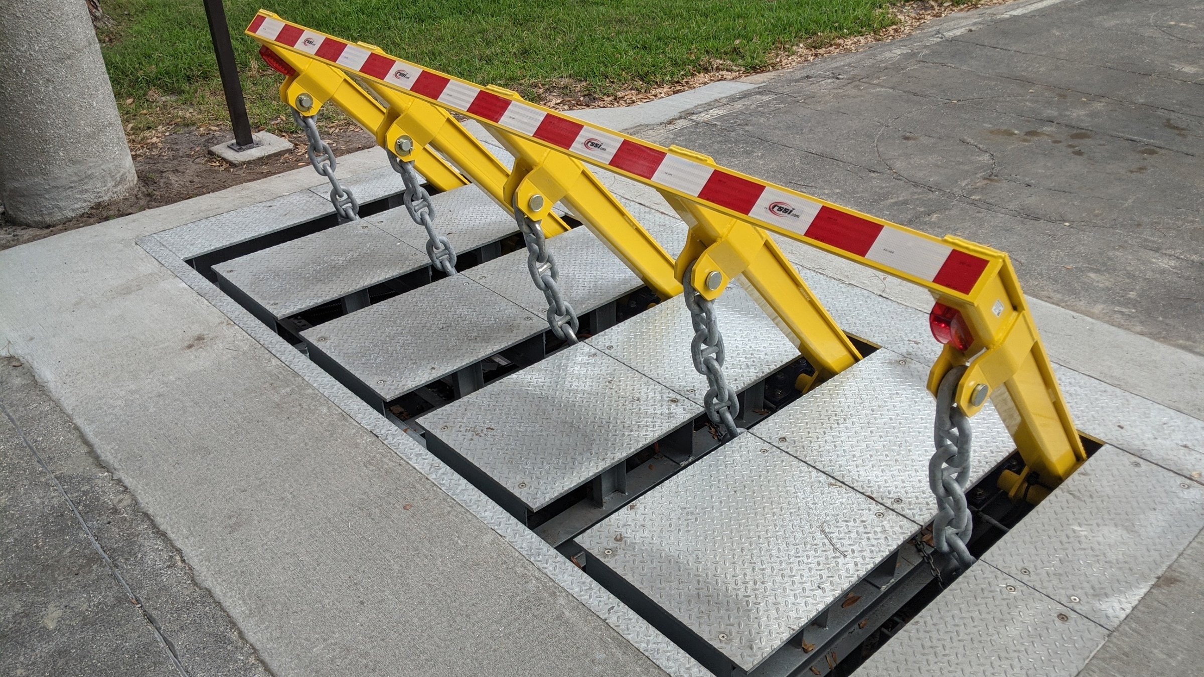 OEM RSSI Barriers all-electric vehicle wedge barrier for facility automobile defense.