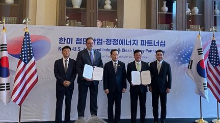 16x9-Rockwell-Doosan-signing-ceremony