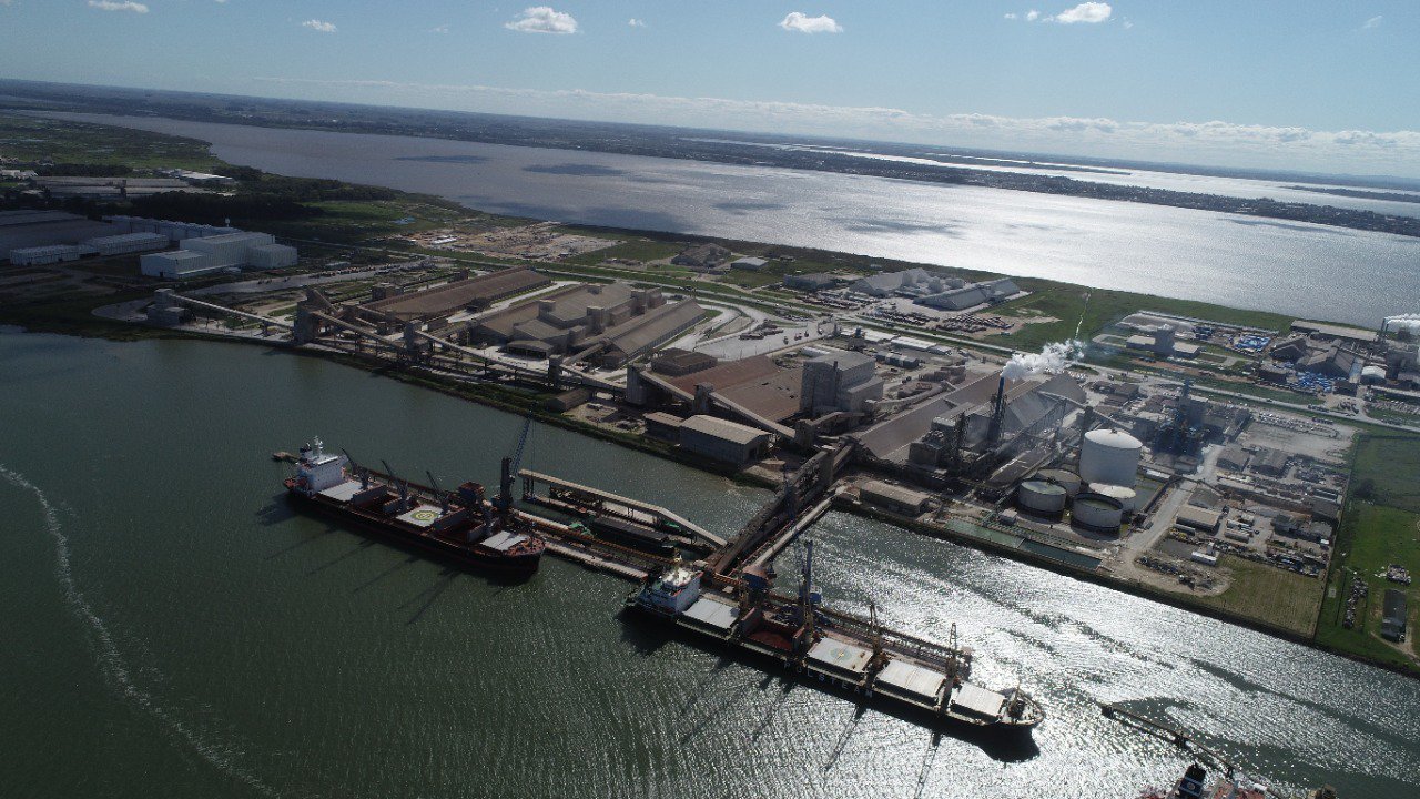 Vista aérea de uma planta industrial