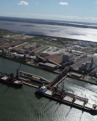 Vista aérea de uma planta industrial