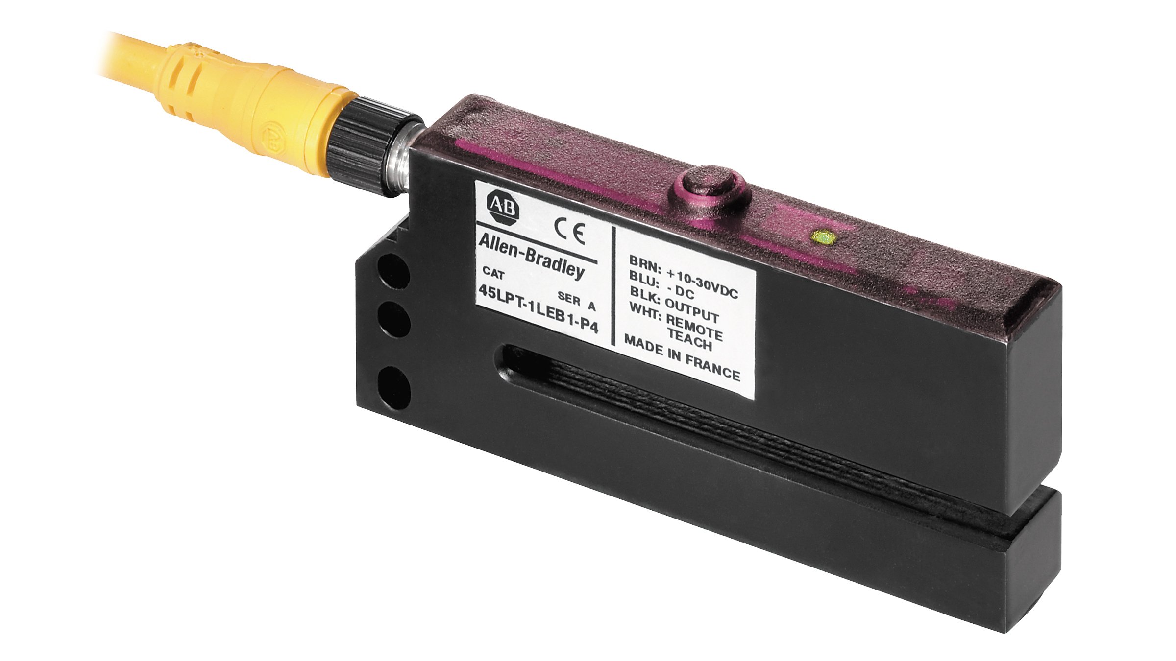 Détecteur d’étiquette photoélectrique à fente rectangulaire noir Allen-Bradley doté d’un connecteur jaune.