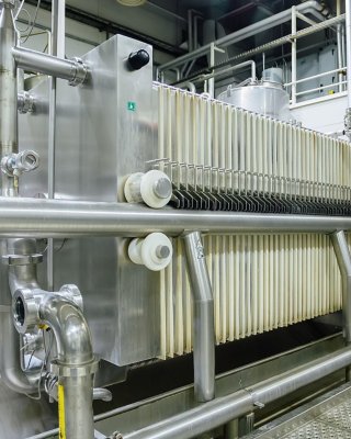 Filtration machinery in modern brewery production