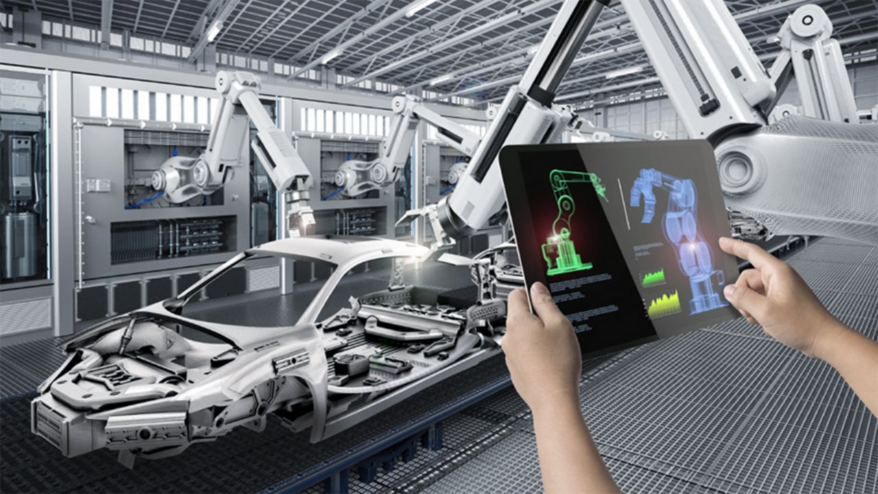3D 渲染效果图：员工手持平板电脑控制在工厂工作的仓库机器人