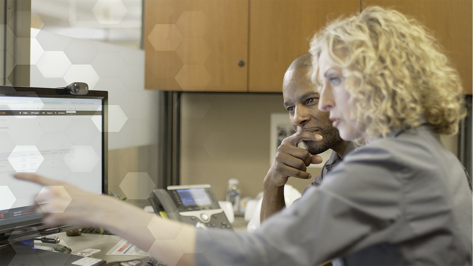 man and woman in front of monitor creating a corporate lockout/tagout policy