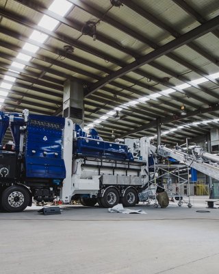 The new mobile seed grading machine features a unique telescopic arm, allowing the machine to fill multiple silos from the one position.