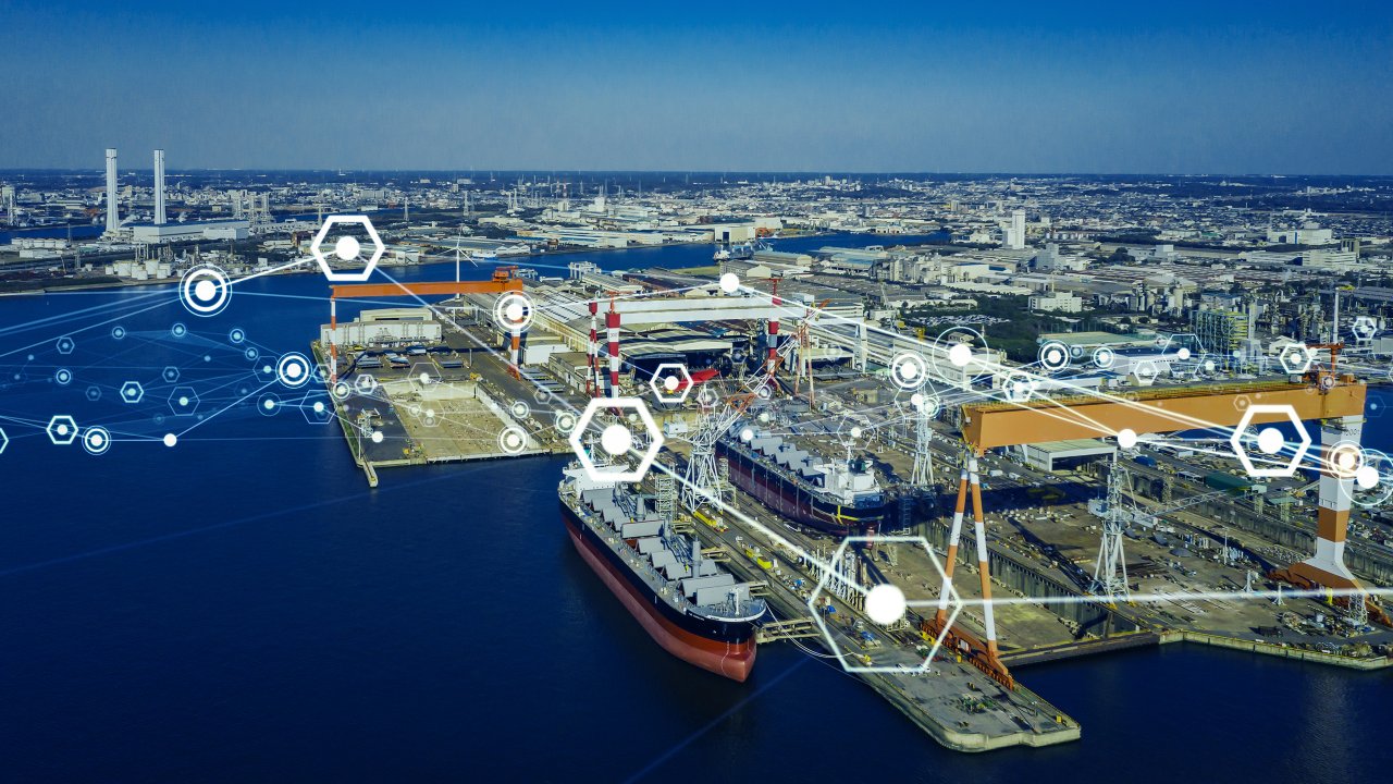 Luftaufnahme und Konzeptdarstellung des Kommunikationsnetzwerks einer modernen Werft