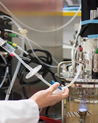 A person connecting tubes to a single-use bioreactor.