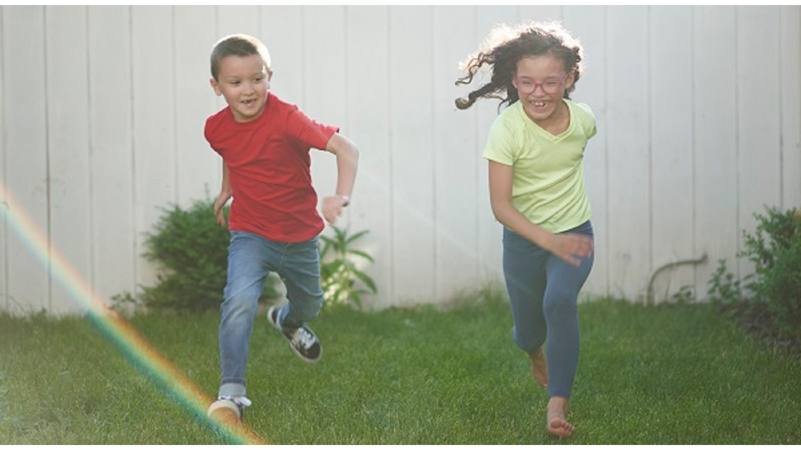 2 children running