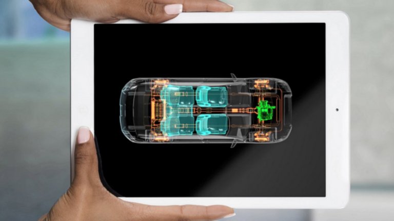 Tablet mostrando um carro semitransparente
