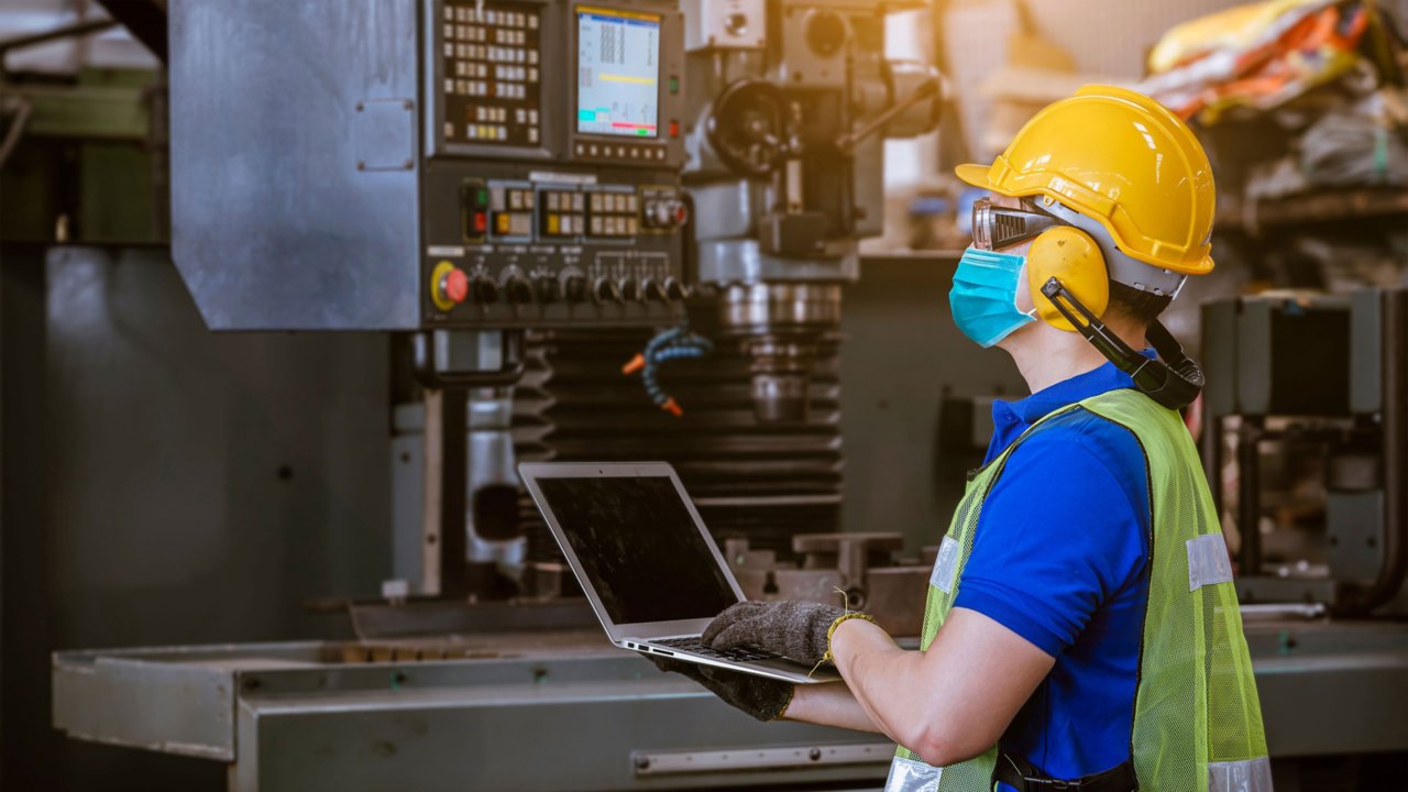 The ‘Next Normal’ for Manufacturing: Embracing Operational Transformation hero image