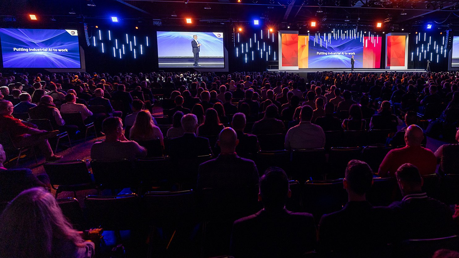 Room full of people at Keynotes at Automation Fair