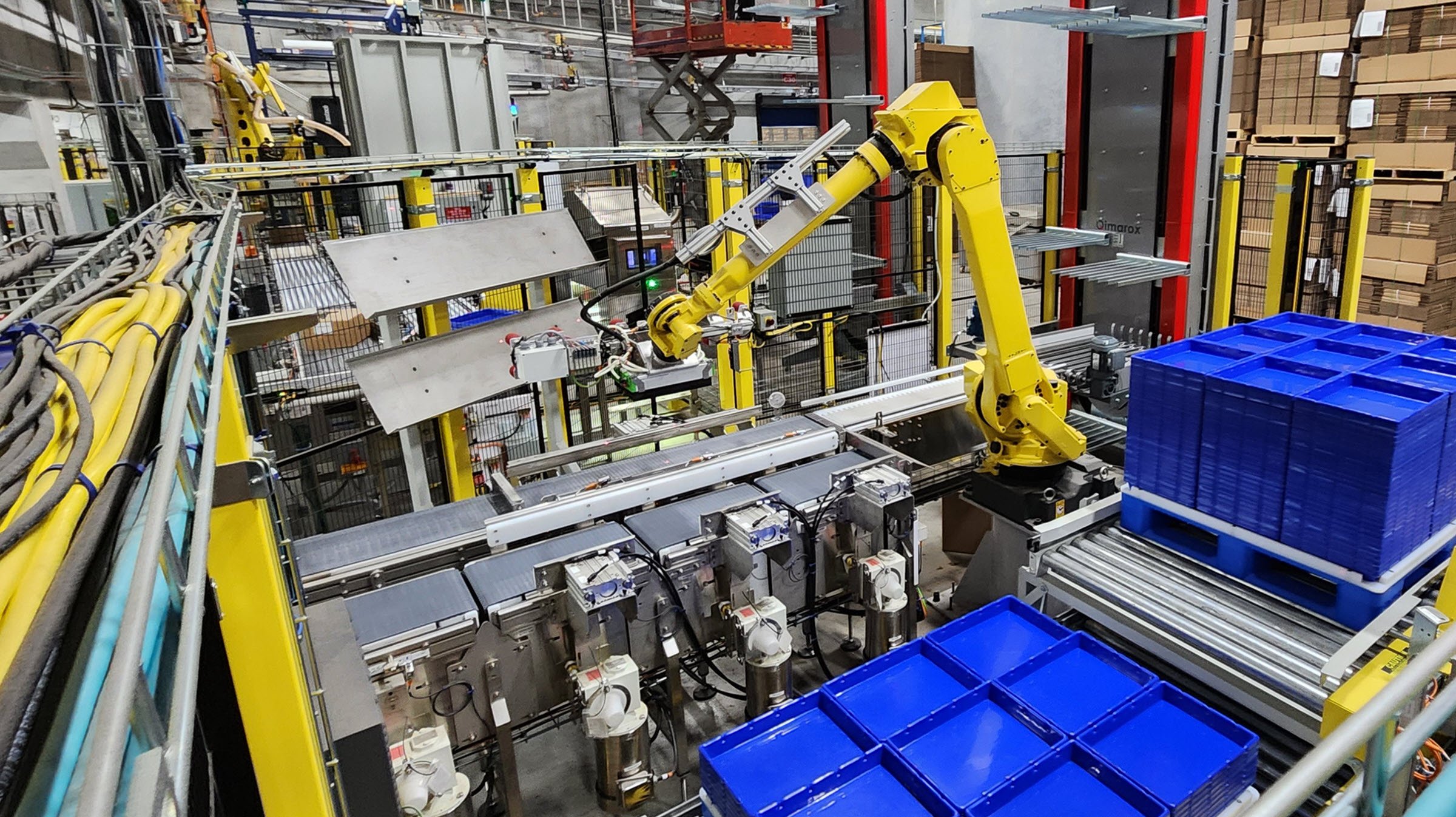 automated-packaging-system-yellow-robotic-arm-blue-pallets