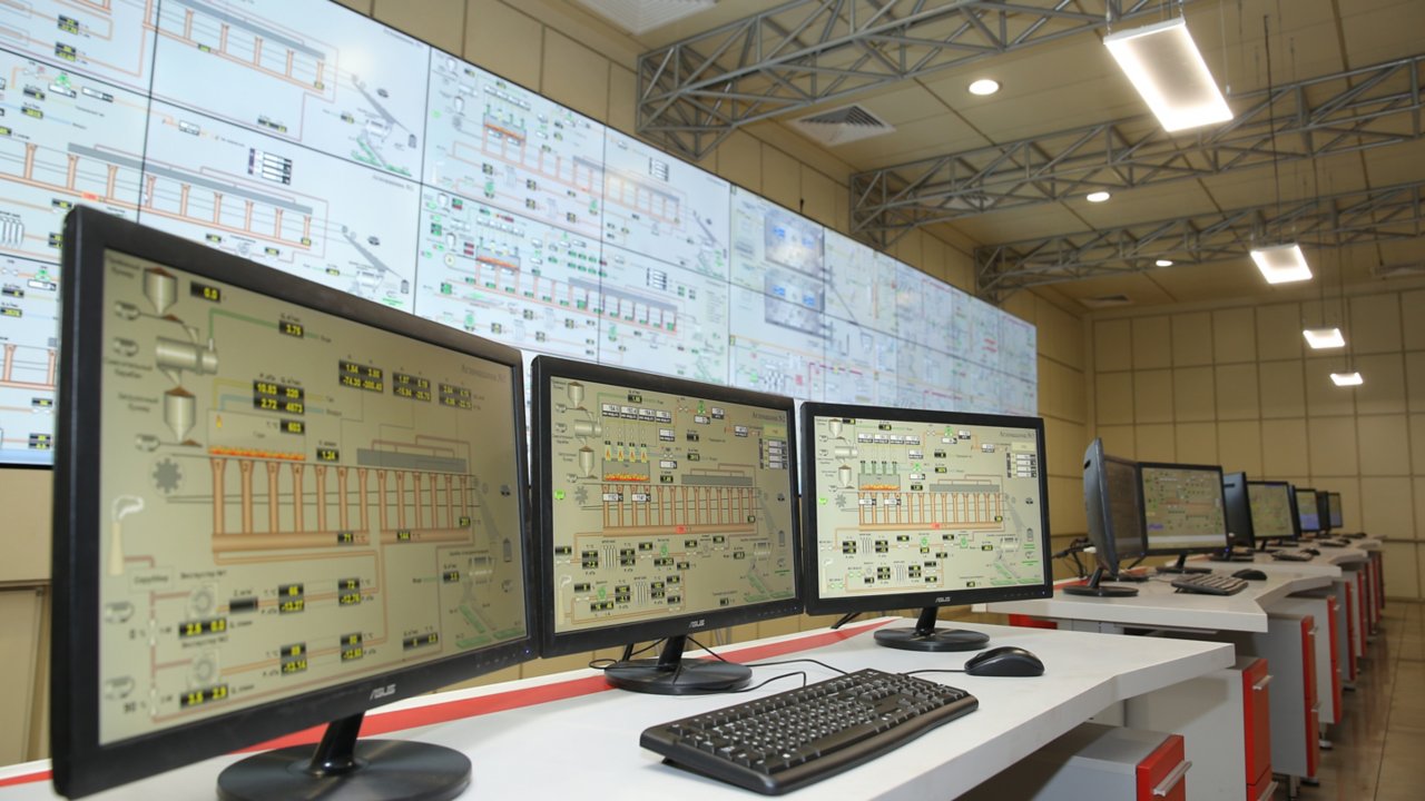 Control room with PCs at Azov Controls customer factory