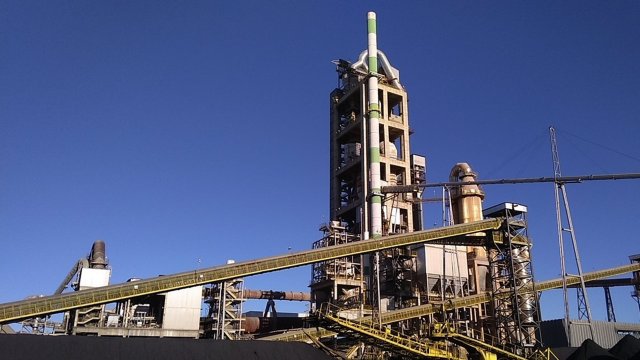 Instalação de produção da Cimento Itambé no Brasil
