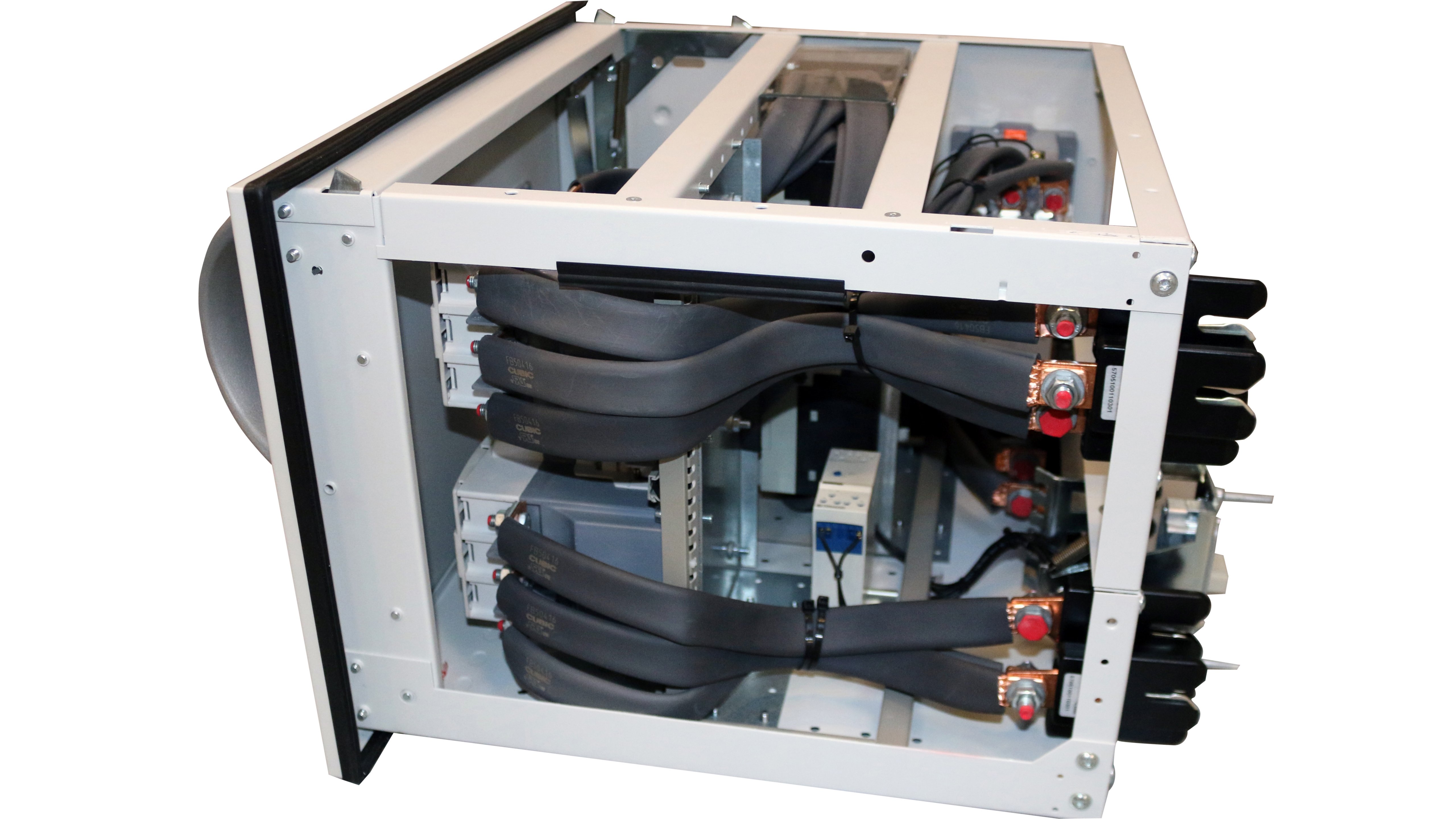 I pettini di collegamento in rame Cu-flex sono installati in un cassetto elettronico industriale