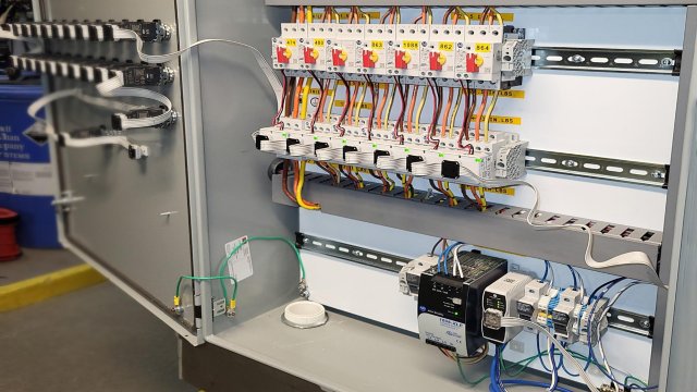 Rockwell Automation EtherNet/IP™ In-cabinet Solution cuts wiring time and complexity and takes up less space.