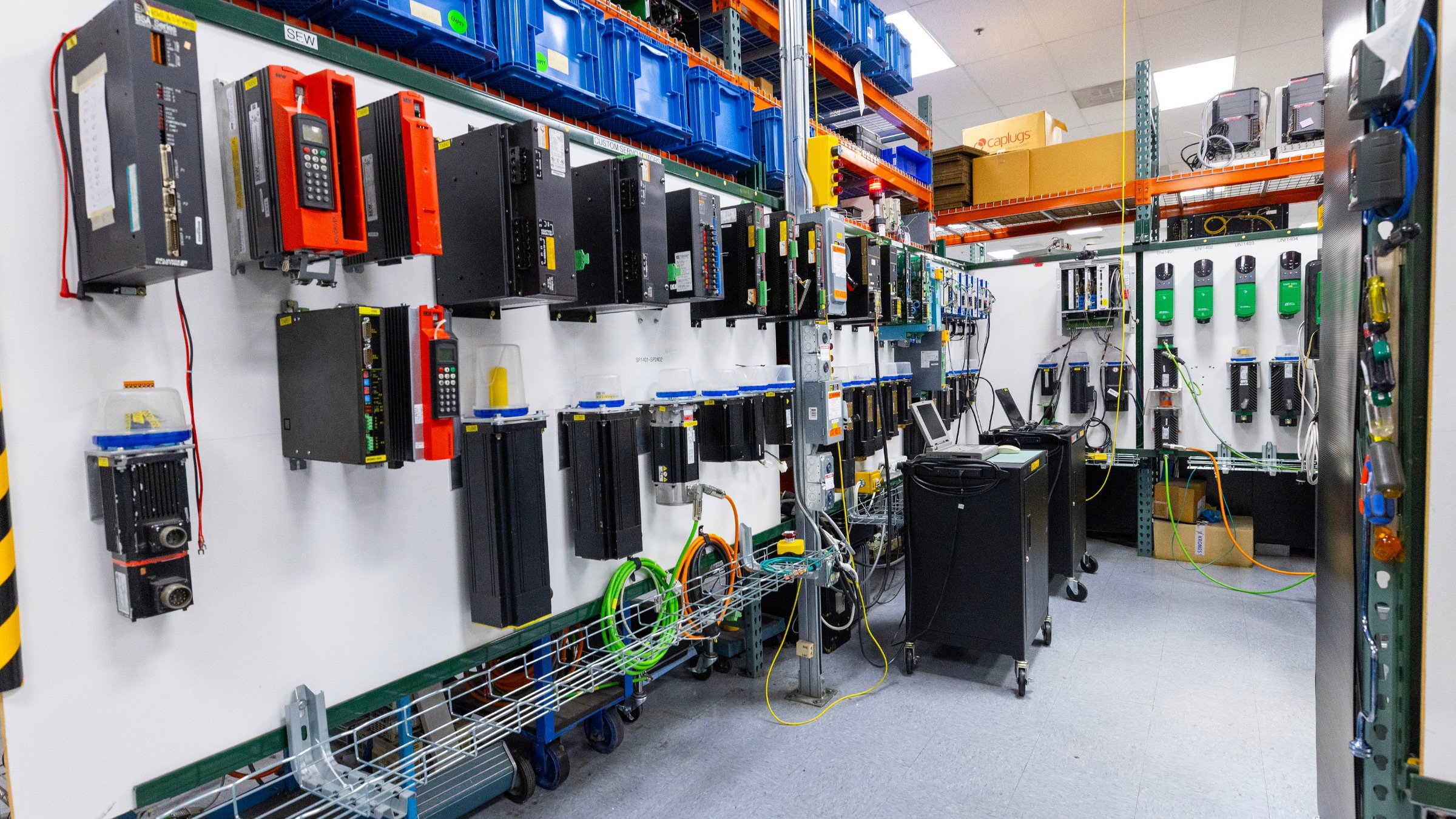 Rockwell Automation has functional testing capabilities at its industrial repair facilities for third-party brands such as SEW Eurodrive, Control Techniques, Mitsubishi and many more. For every servo motor combination, we have the drive, the OEM-specified cable, the matching servo motor and factory authorized software from the OEM to test each unit.