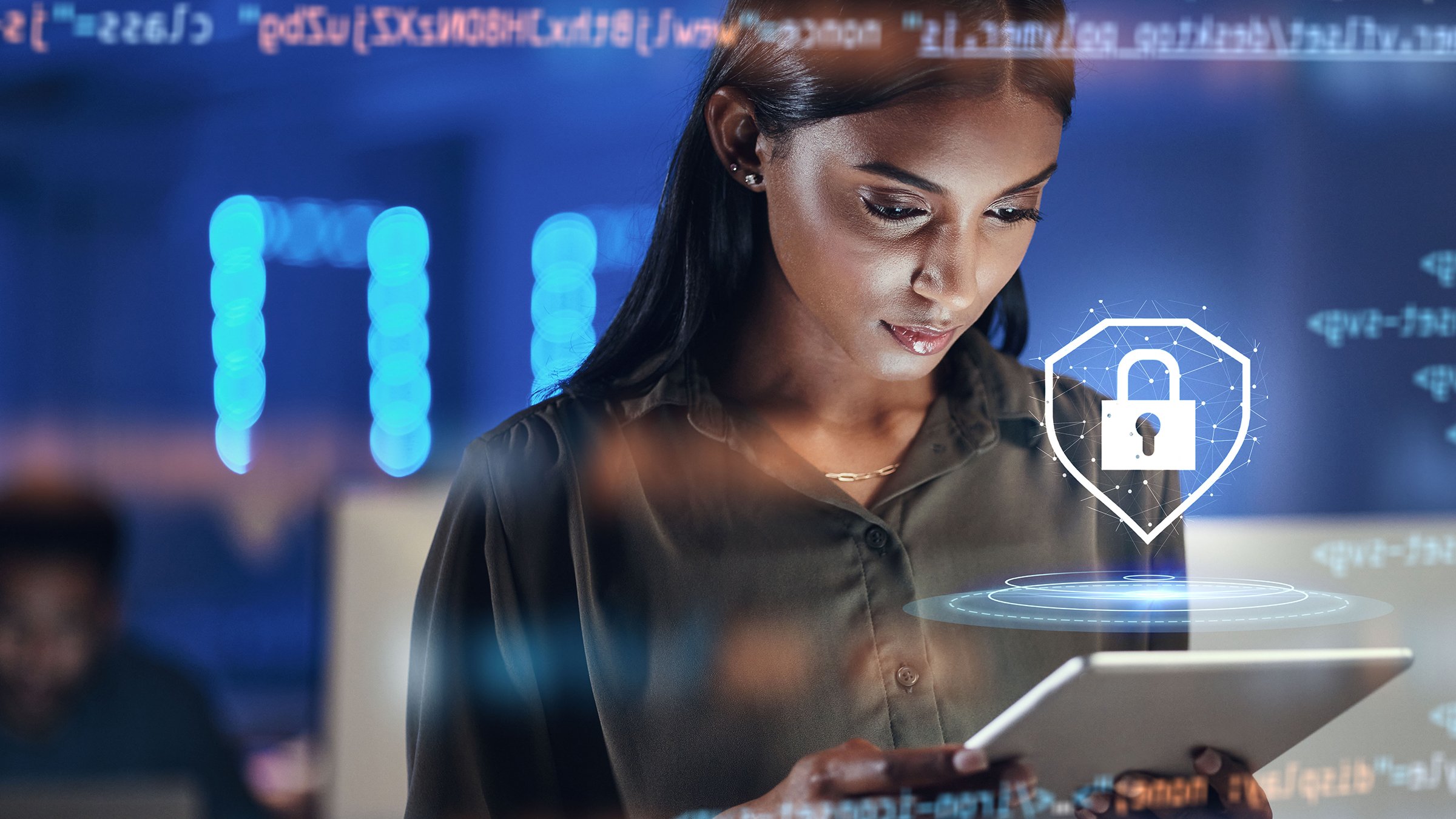 Tableta, seguridad de bloqueo y mujer en holograma para seguridad de datos, software, contraseña o codificación en tecnología de la información. Ciberseguridad, superposición de html y persona para análisis digital e investigación de gdpr.