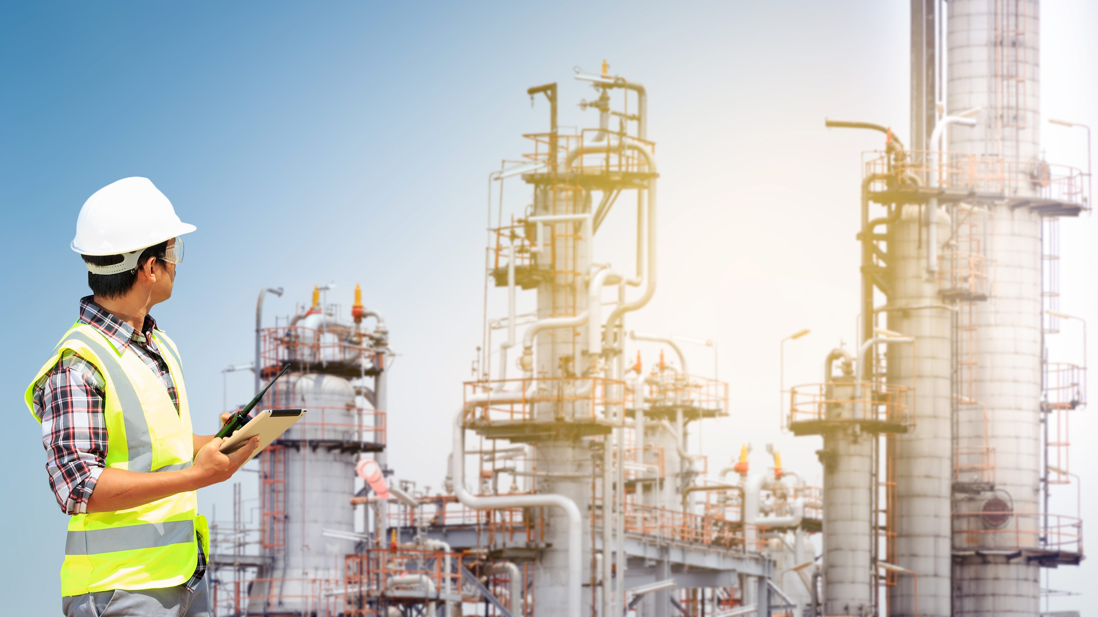 Enhancing the oil and gas industry with remote connectivity hero image