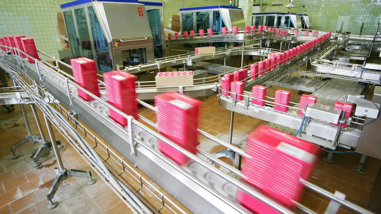 Conveyor system in a factory