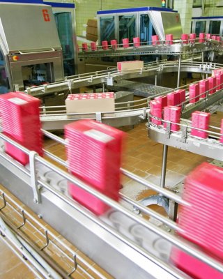 Conveyor system in a factory