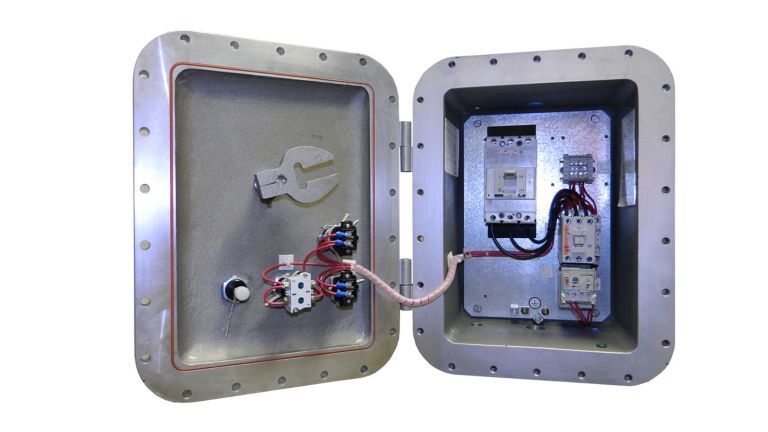 Non-combination and combination starters enclosed in Type 7/9 enclosures for safe and reliable starting in hazardous applications