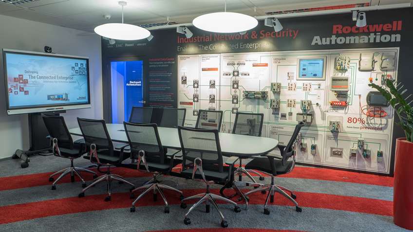 El Centro de EMEA dedicado a la Empresa Conectada (The Connected Enterprise®) le ofrece la oportunidad de recibir recomendaciones personalizadas sobre cuestiones relativas a la fabricación inteligente junto a una visión global de The Connected Enterprise®.
