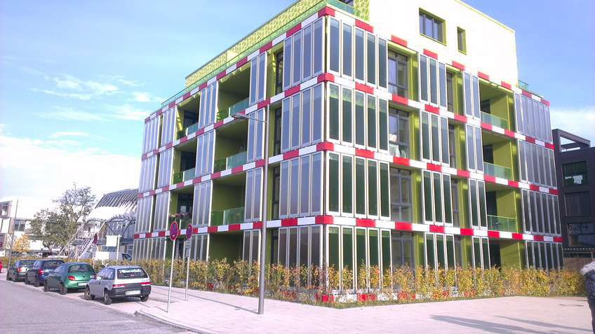 The Algae House: Generating Energy from Living Algae on its Façade hero image